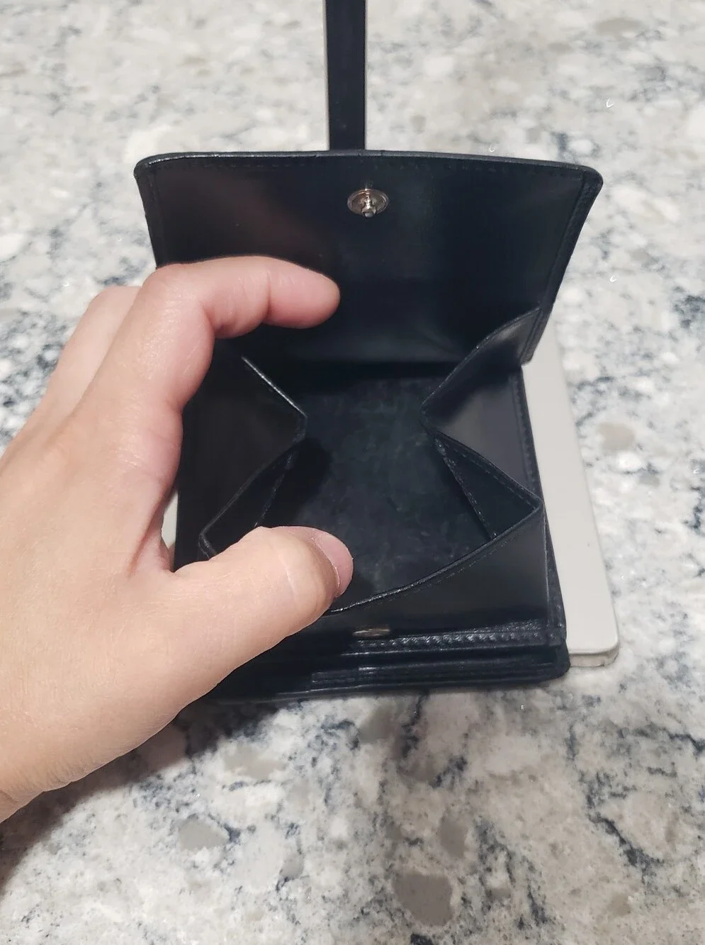 Gucci Vintage Men's Black Leather Bi-Fold Wallet with Coin Pocket